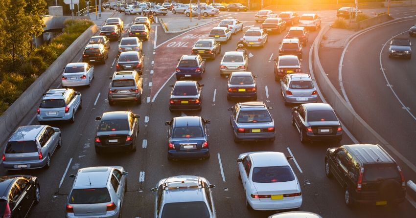 living near major roads or highways linked to risk of neurological disorders; cars in traffic jam