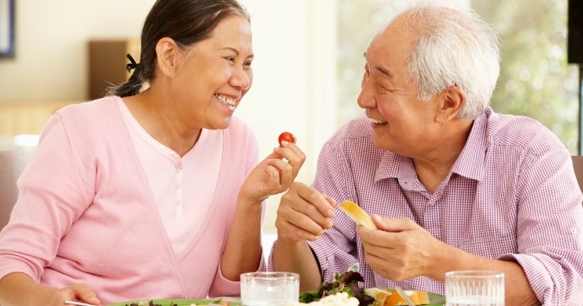 healthy seniors eating; Nutrition and Longevity: What to Eat, How Much, and What to Avoid For a Long and Healthy Life