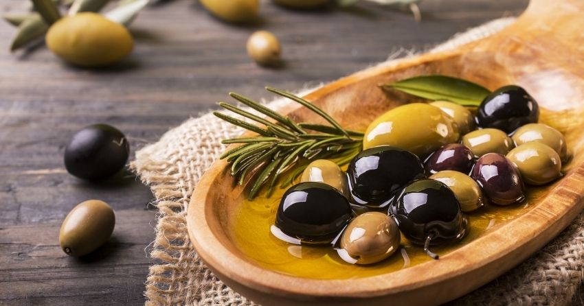 Oleuropein is an anti-inflammatory compound with antioxidant properties found in the fruit and leaves of the olive plant. 